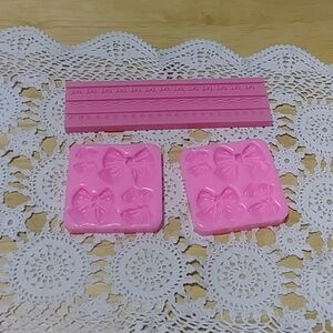 Three small silicone molds - Bows and borders